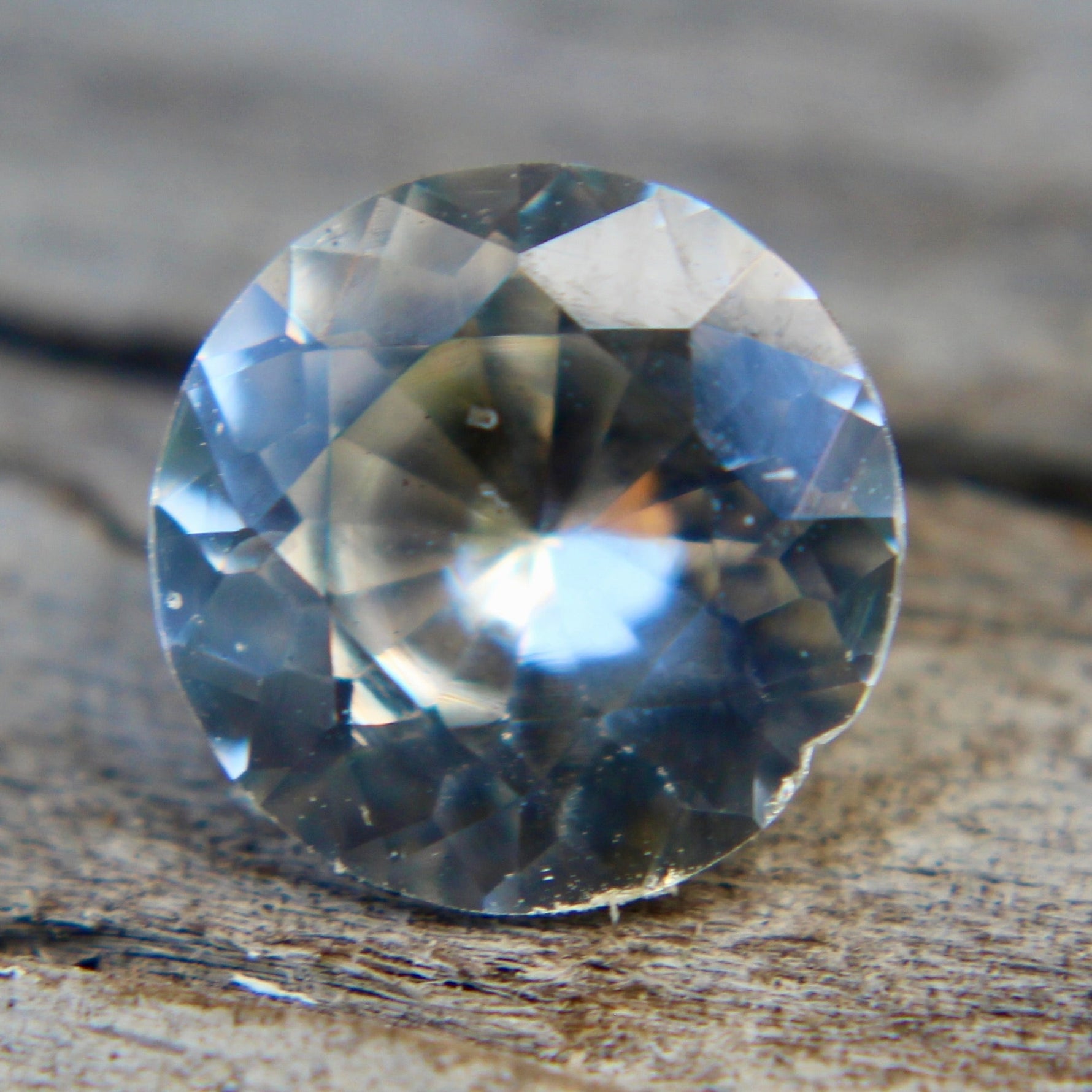 Natural Sapphire with slight champagne hue - Sapphirepal