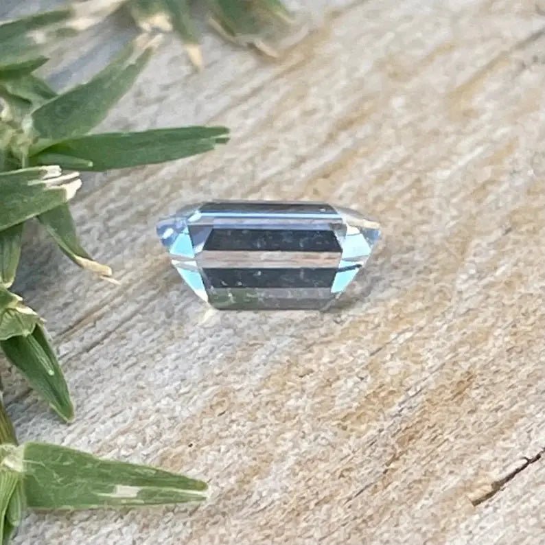 Natural Sapphire With Very Pale Blue Tint - Sapphirepal