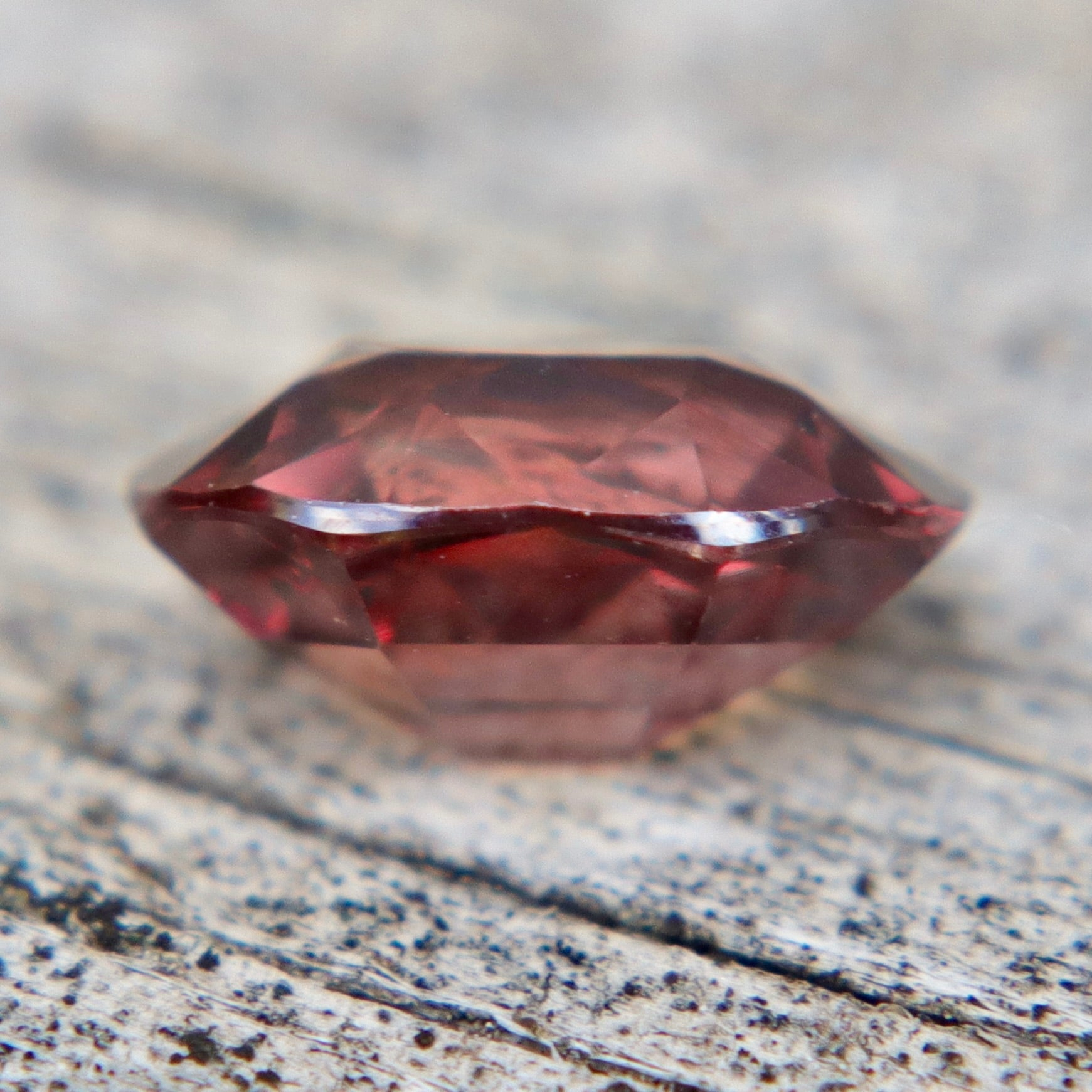Natural Sunset Padparadscha - Style Sapphire 1.12 Carat Oval Cut VVS – Ceylon Pinkish Orange Loose Gemstone - Sapphirepal