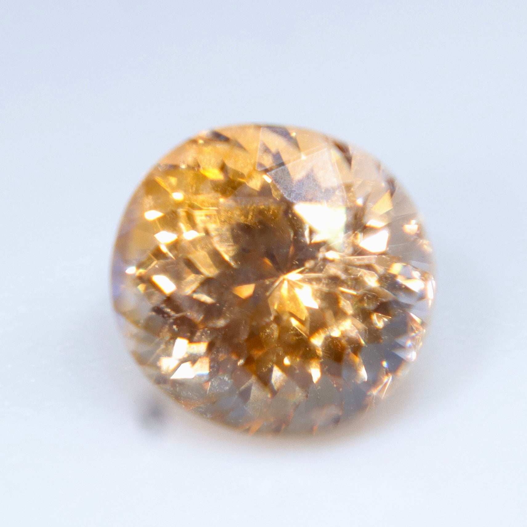 Natural Sunset Sapphire 0.60 Carat – Round Cut Unheated Ceylon Gemstone - Sapphirepal