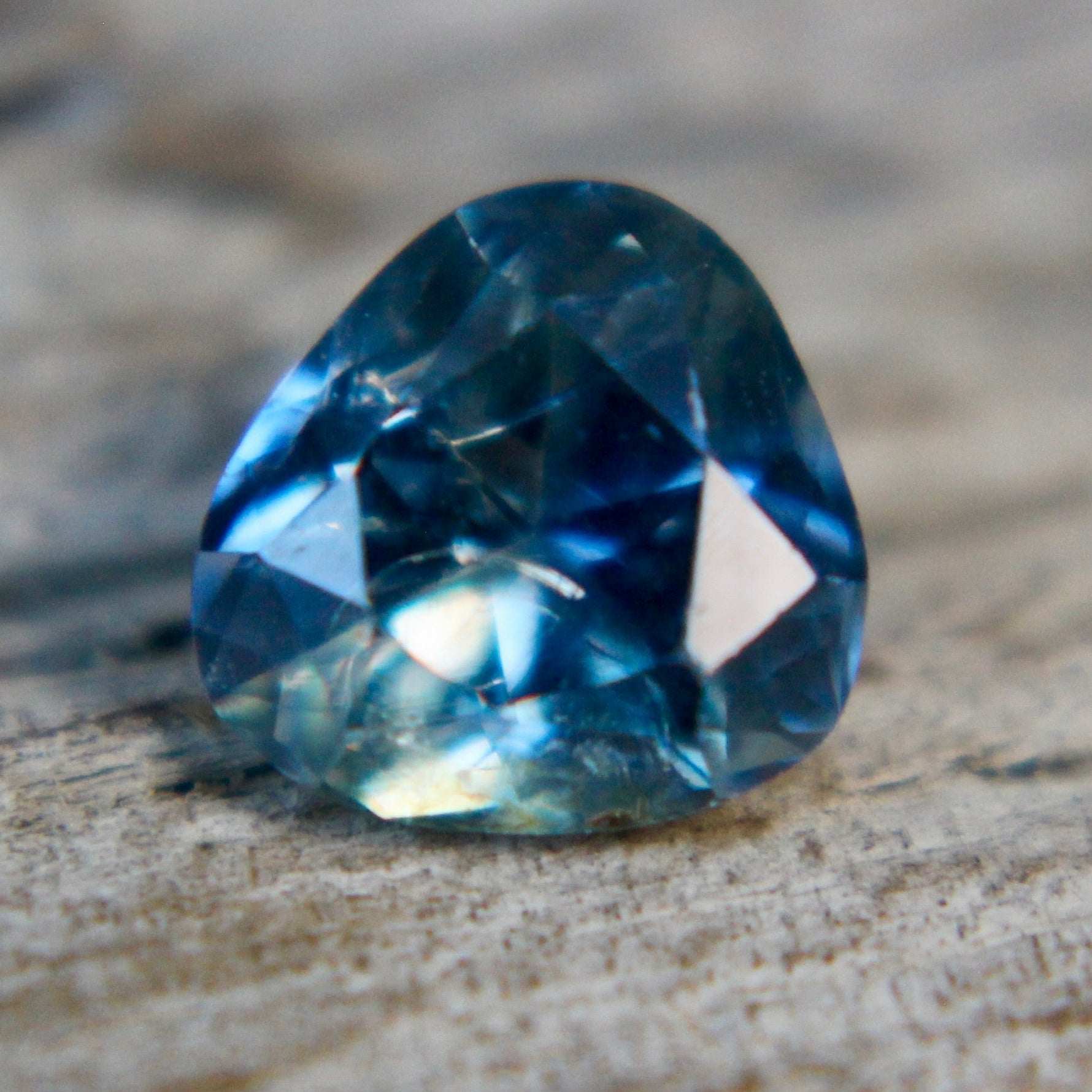 Natural Teal Blue Sapphire 1.01ct Trillion Cut - Ceylon Gemstone - Sapphire pal