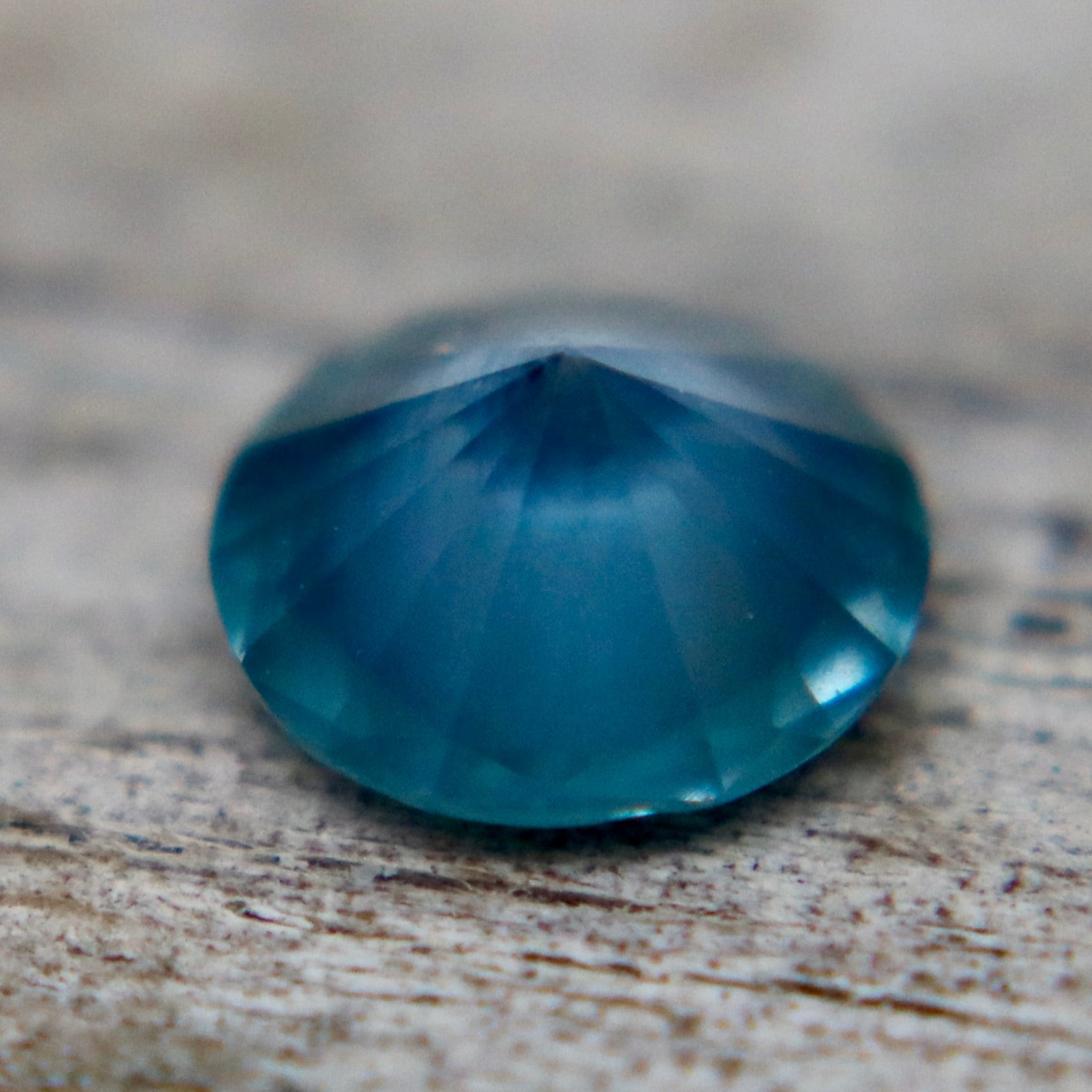 Natural Teal Sapphire 0.72ct Round Cut – Earth Sourced Madagascan Sapphire Gemstone - Sapphirepal