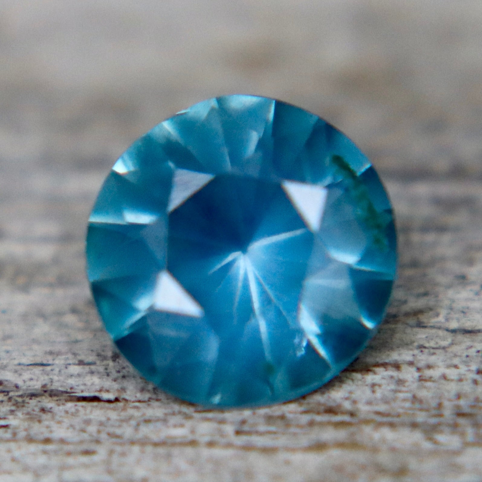Natural Teal Sapphire 0.72ct Round Cut – Earth Sourced Madagascan Sapphire Gemstone - Sapphirepal