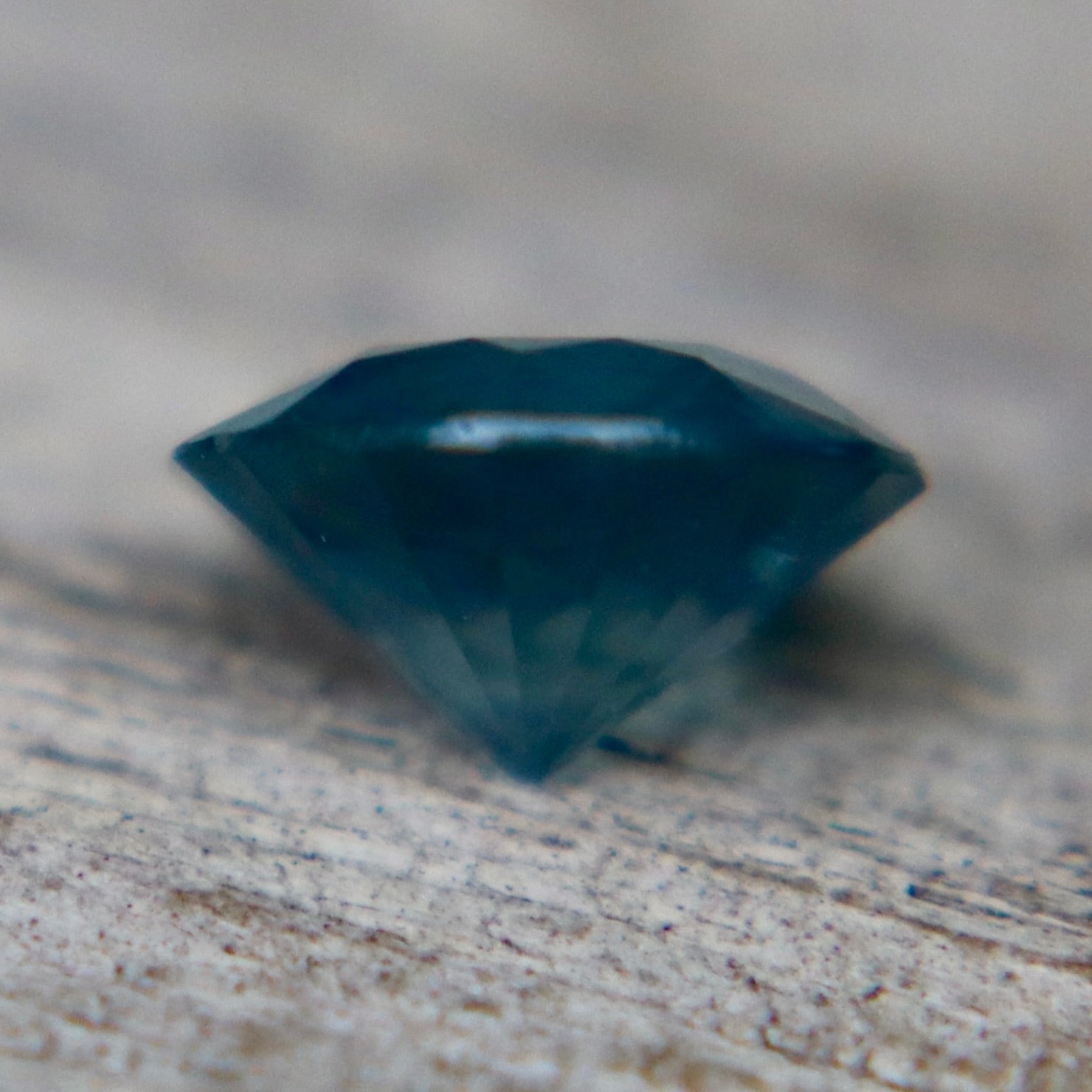 Natural Teal Sapphire 0.72ct Round Cut – Earth Sourced Madagascan Sapphire Gemstone - Sapphirepal