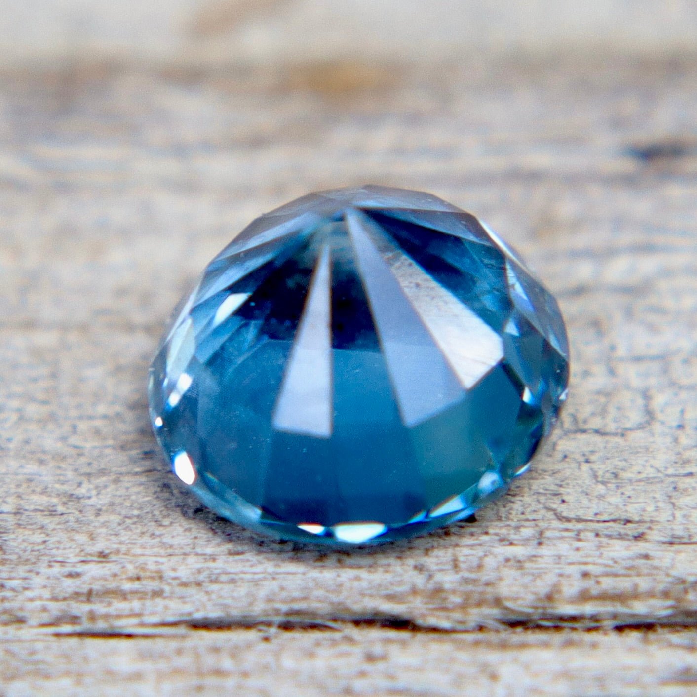 Natural Teal Sapphire (Heated) — 0.80 Carat Round Cut VS Loose Sapphire Gemstone - Sapphirepal
