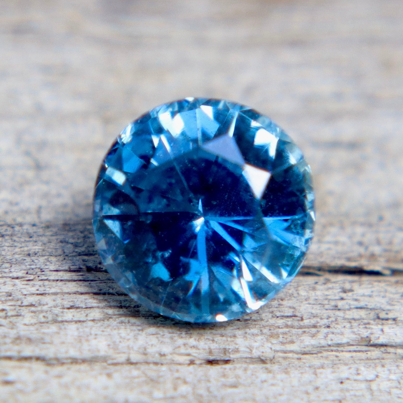 Natural Teal Sapphire (Heated) — 0.80 Carat Round Cut VS Loose Sapphire Gemstone - Sapphirepal