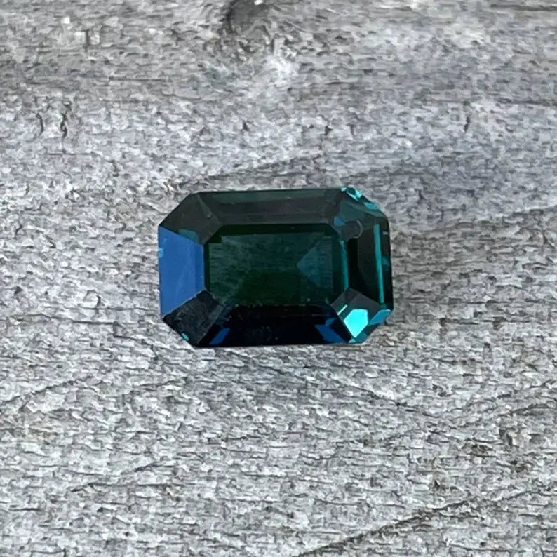 Natural Teal Sapphire - Sapphirepal