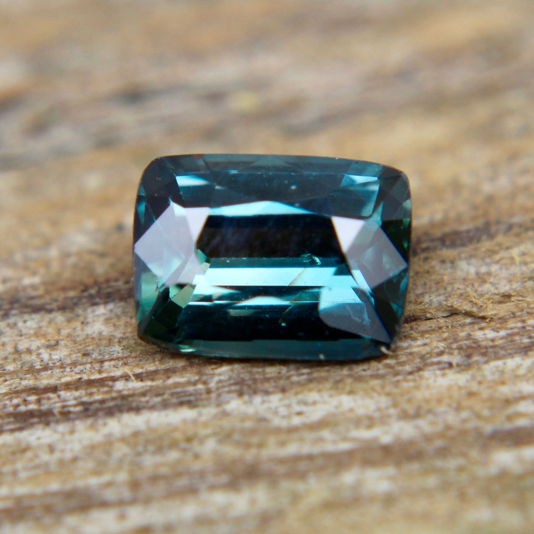 Natural Teal Sapphire - Sapphirepal