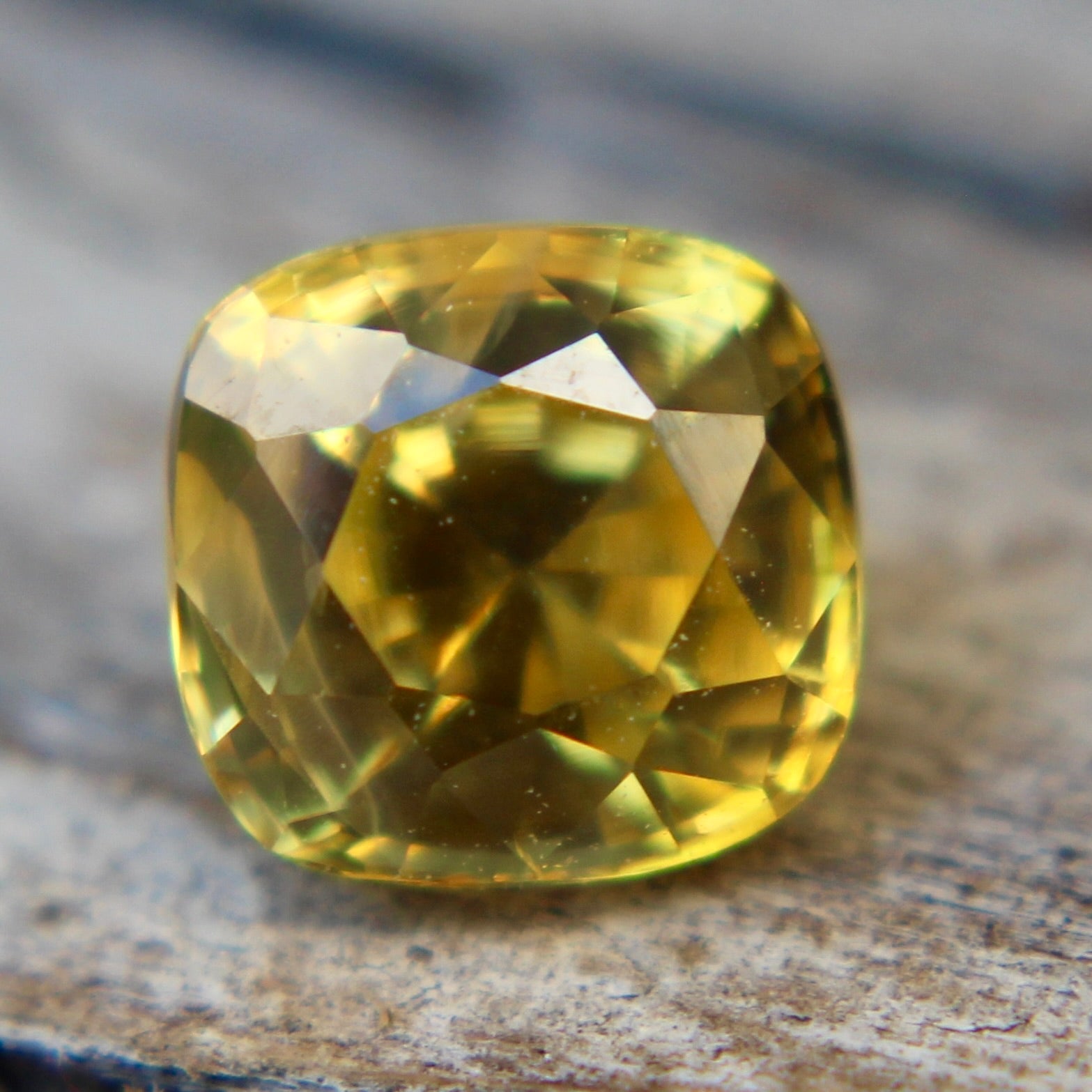 Natural Vivid Yellow Sapphire - Sapphirepal