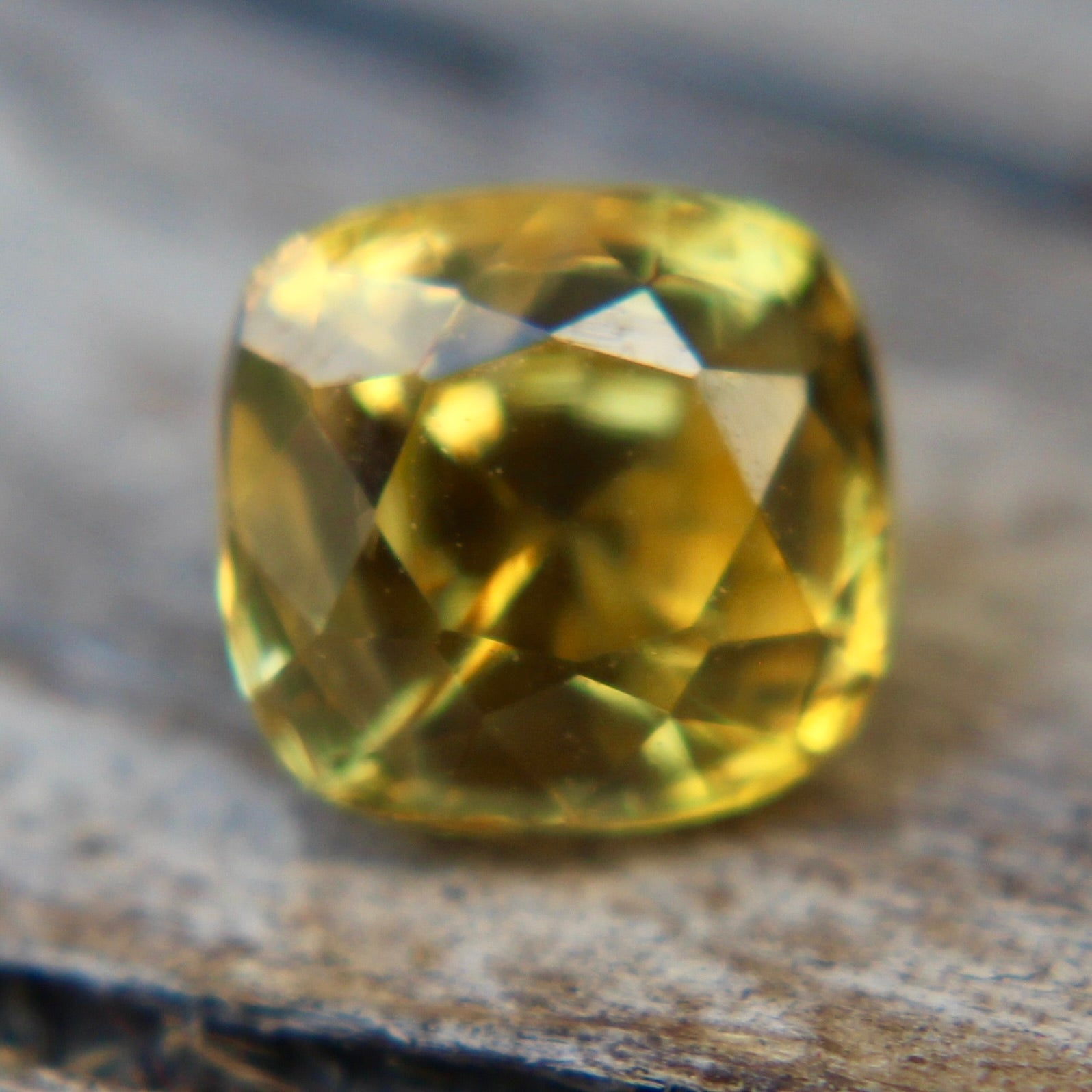 Natural Vivid Yellow Sapphire - Sapphirepal