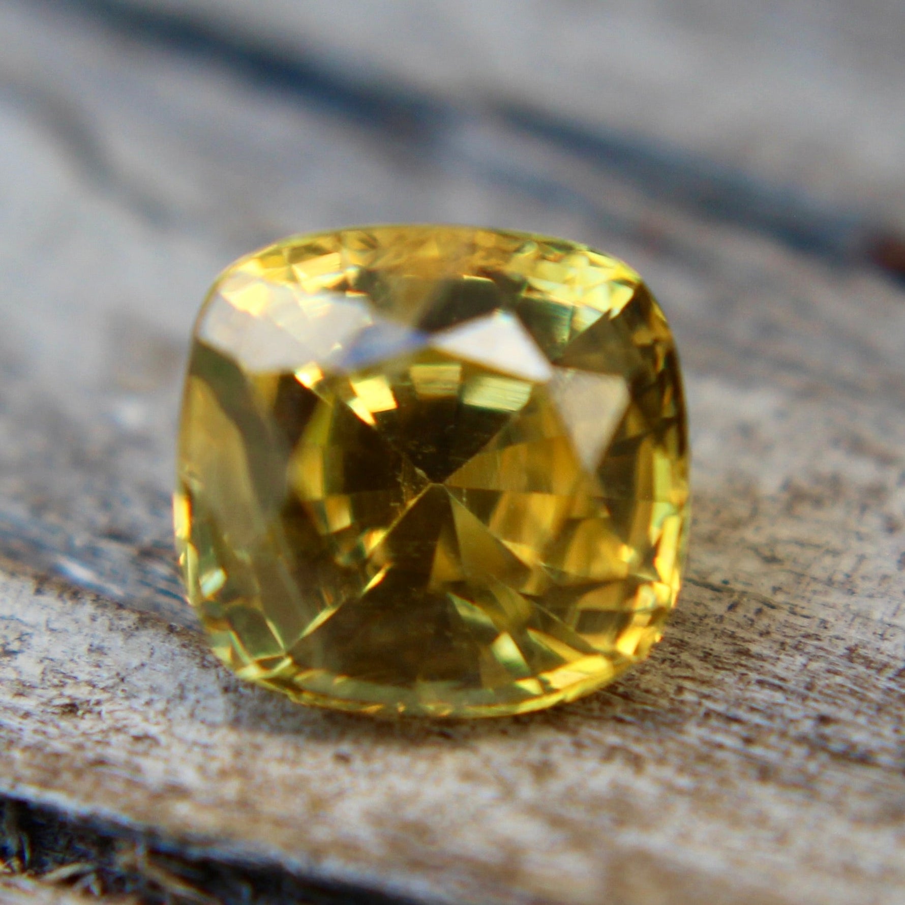 Natural Vivid Yellow Sapphire - Sapphirepal