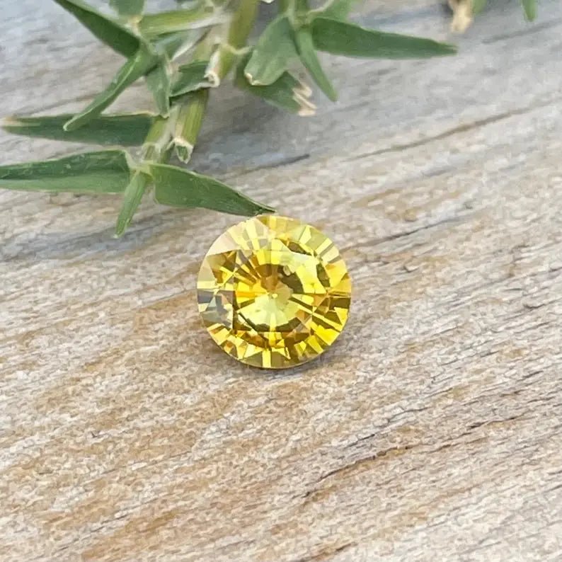 Natural Vivid Yellow Sapphire - Sapphirepal
