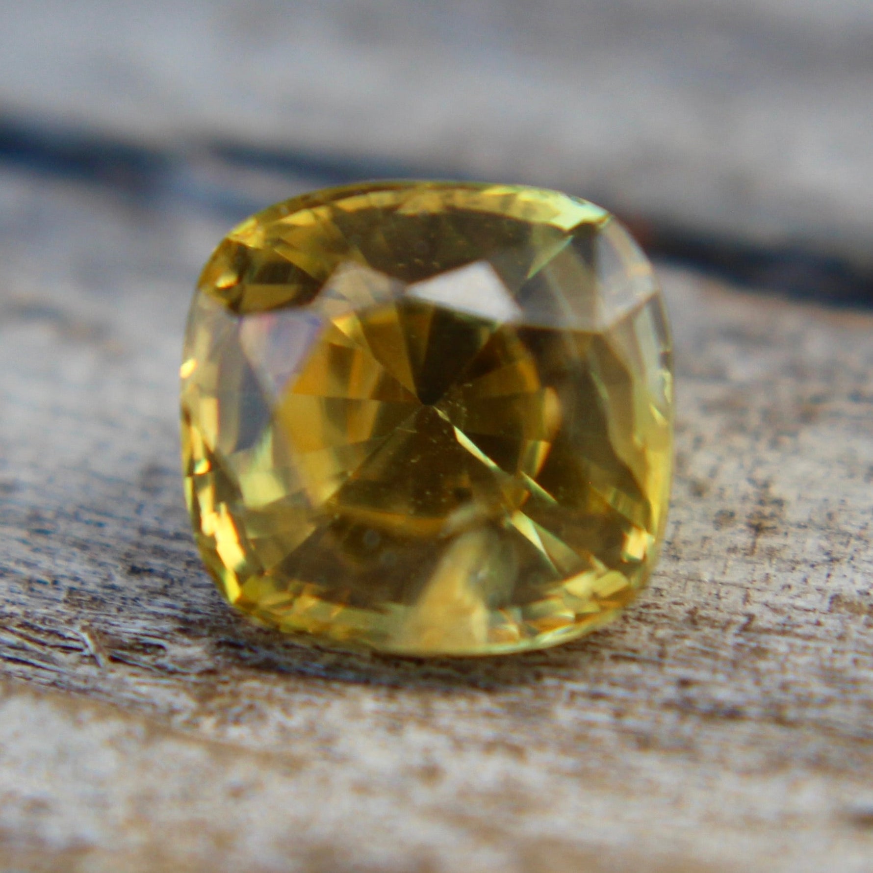 Natural Vivid Yellow Sapphire - Sapphirepal