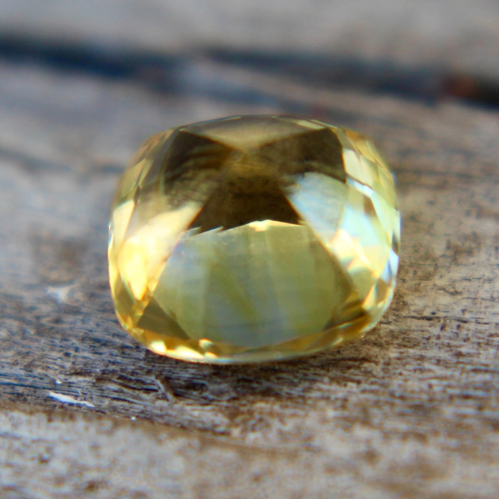 Natural Vivid Yellow Sapphire - Sapphirepal
