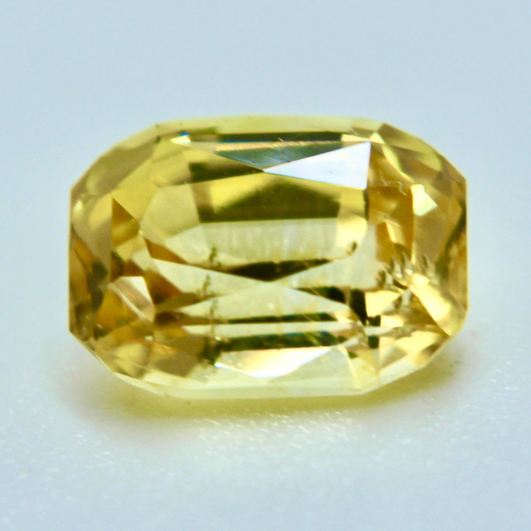 Natural Vvid Yellow Sapphire - Sapphirepal