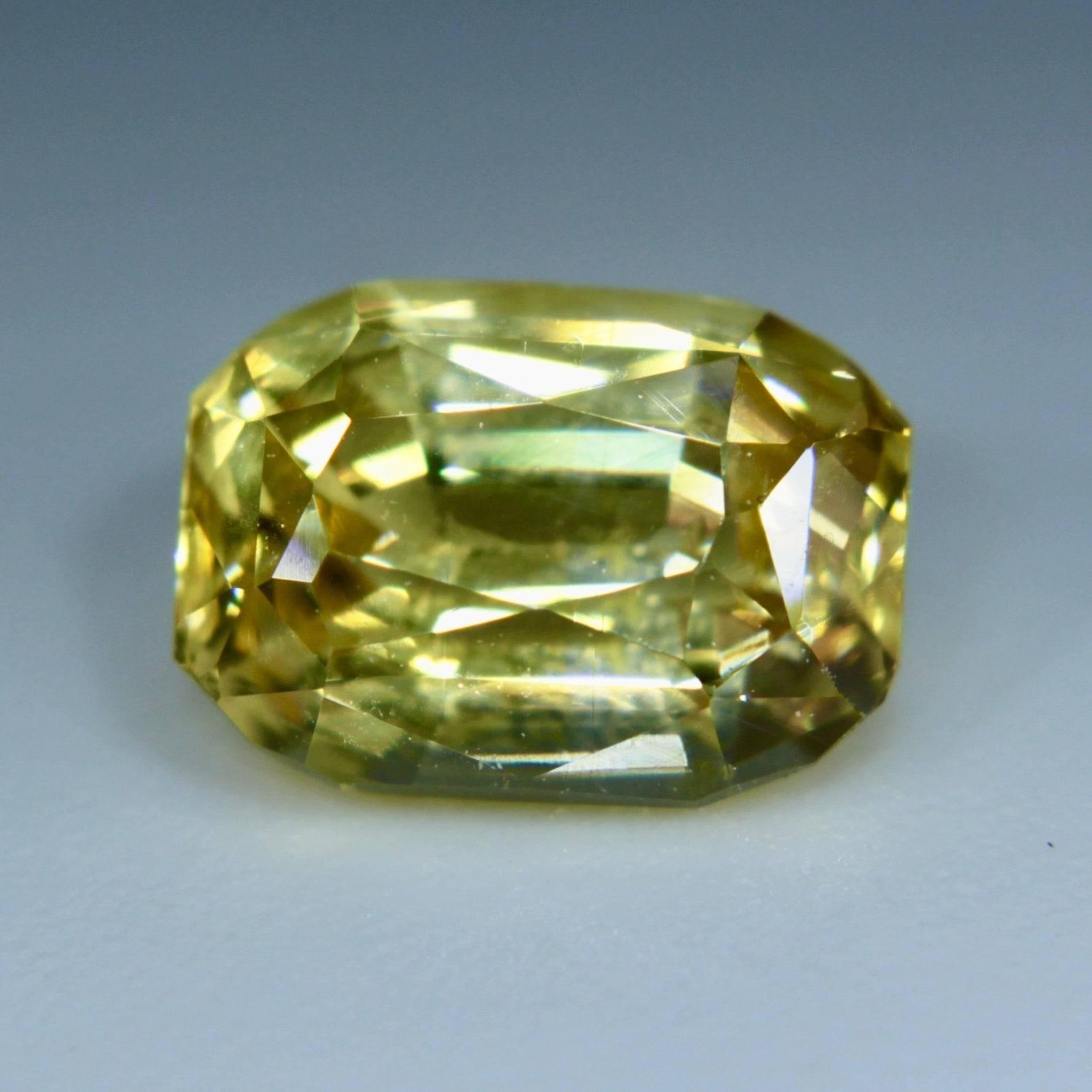 Natural Vvid Yellow Sapphire - Sapphirepal