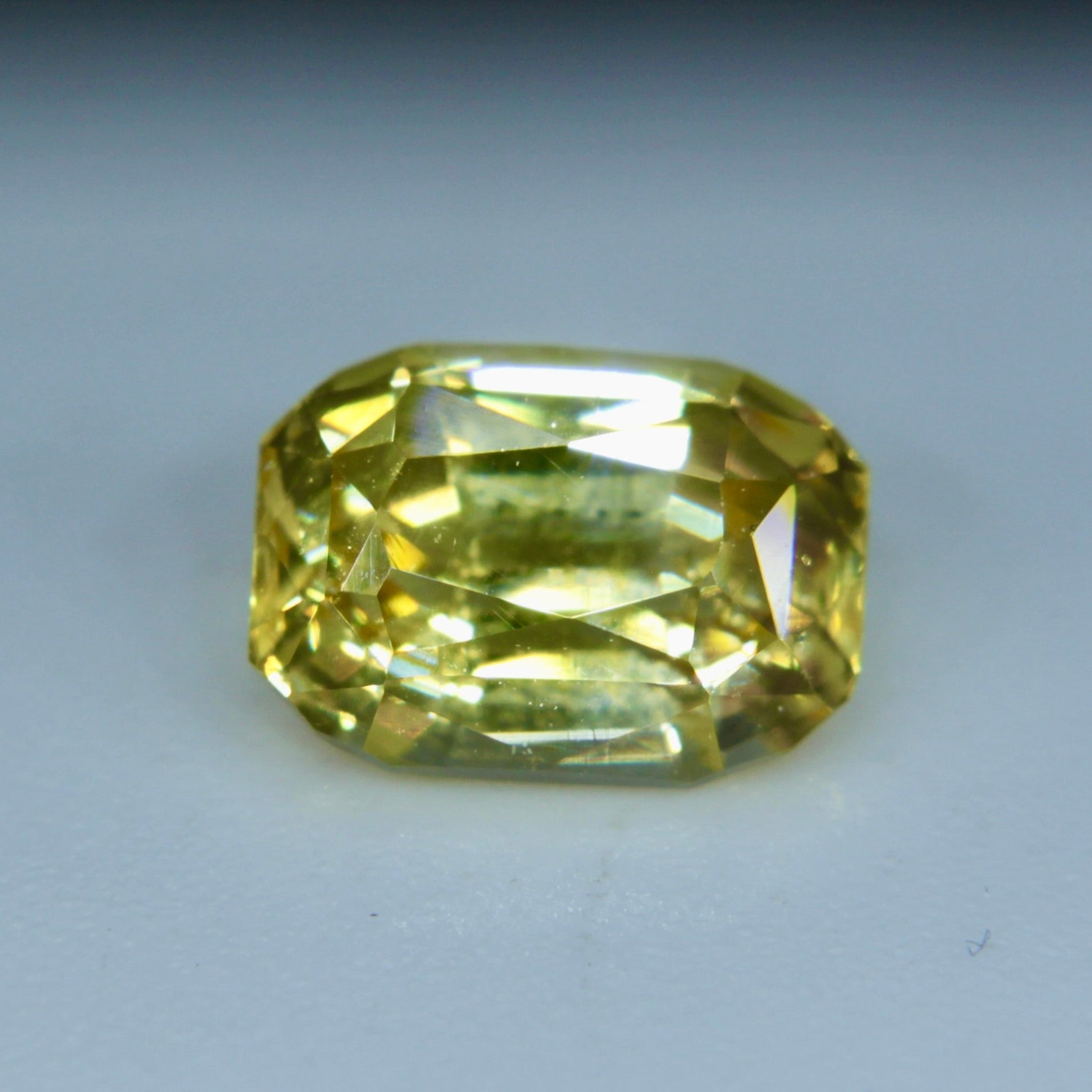 Natural Vvid Yellow Sapphire - Sapphirepal