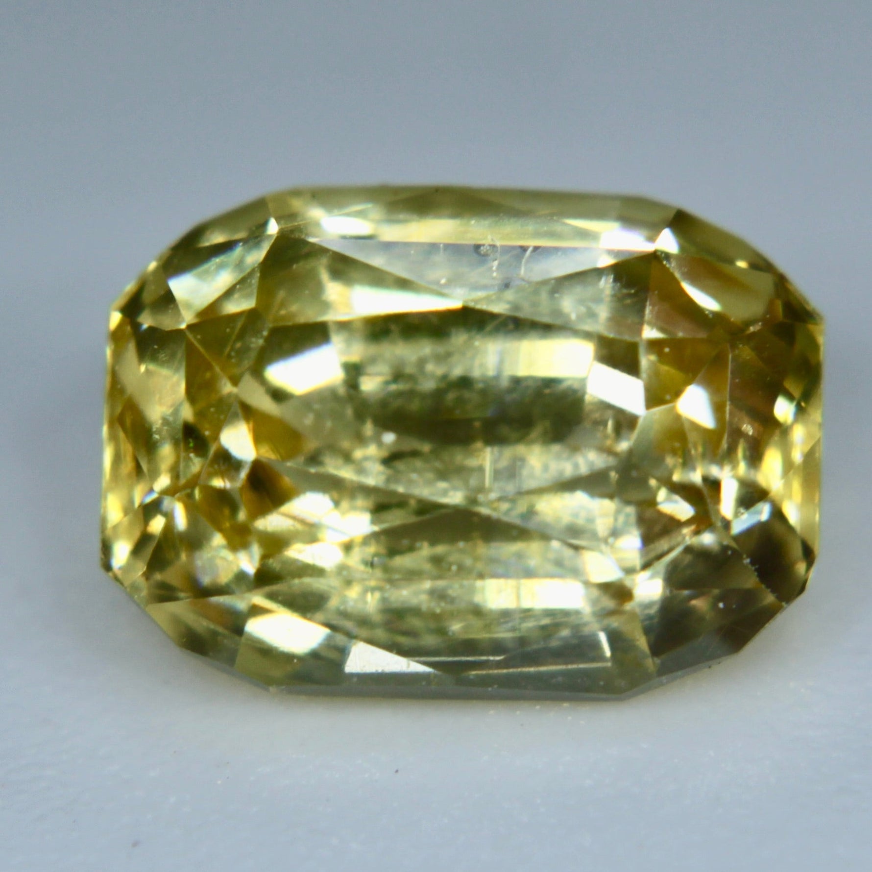 Natural Vvid Yellow Sapphire - Sapphirepal
