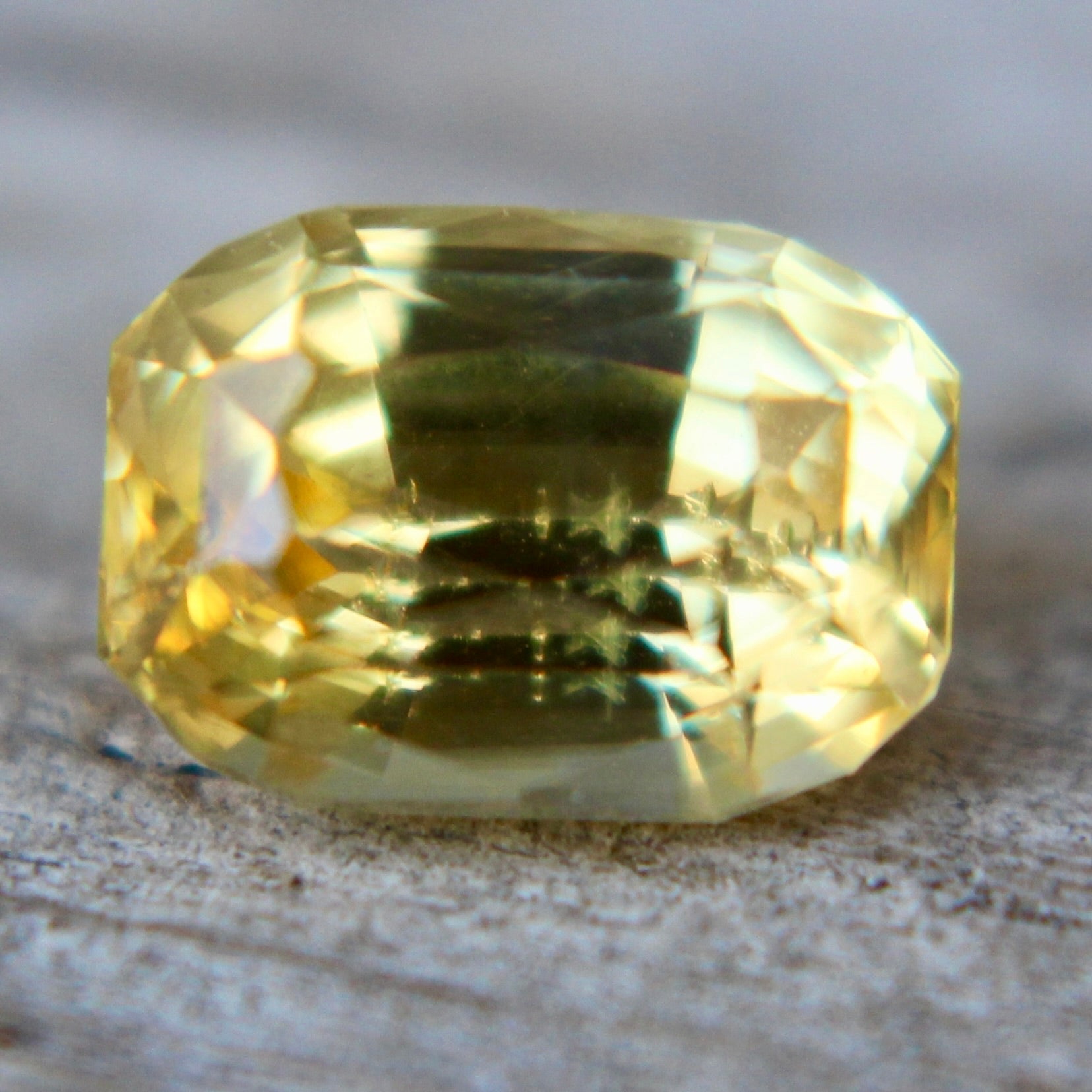 Natural Vvid Yellow Sapphire - Sapphirepal