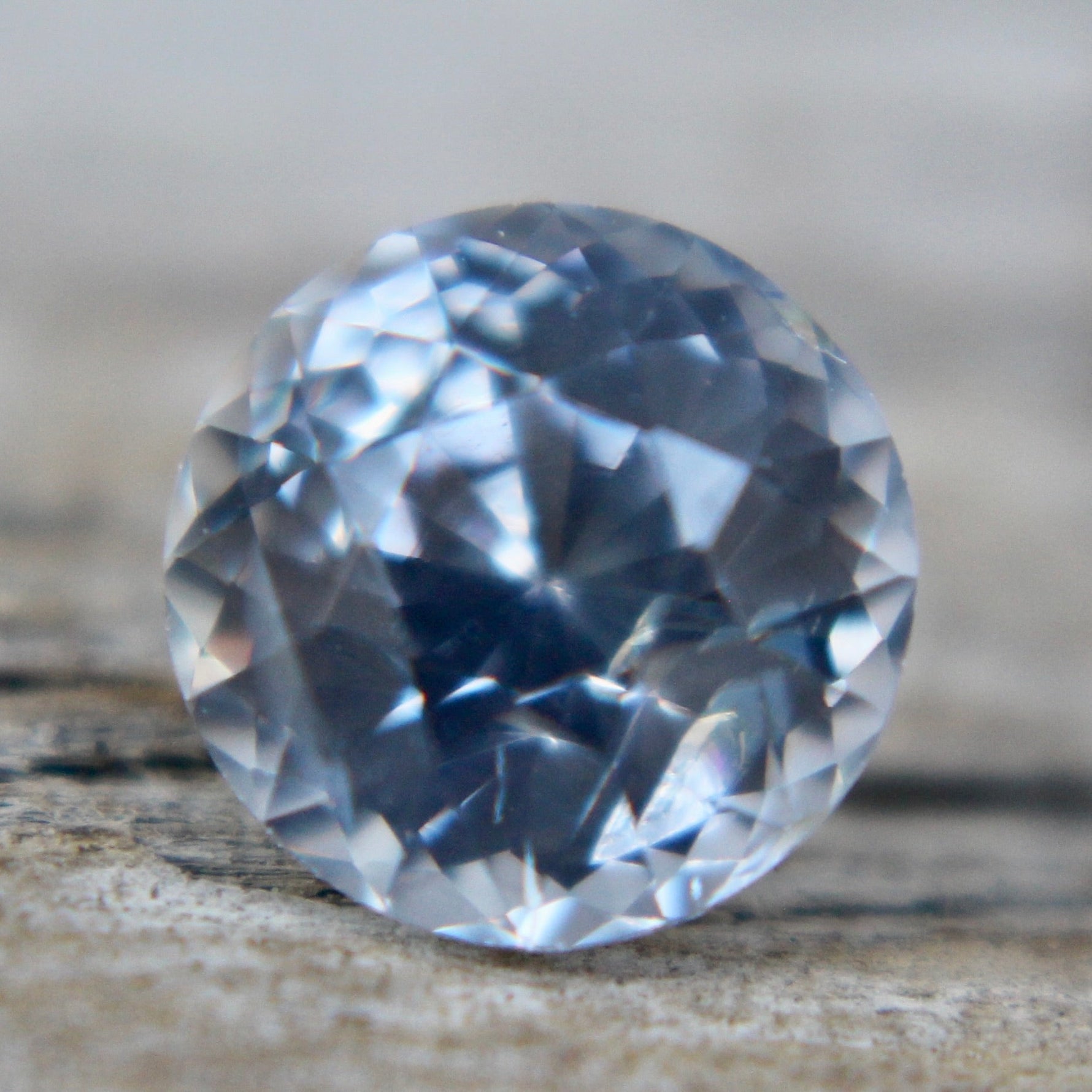 Unheated natural Ceylon sapphire round cut gemstone suitable for jewelry making