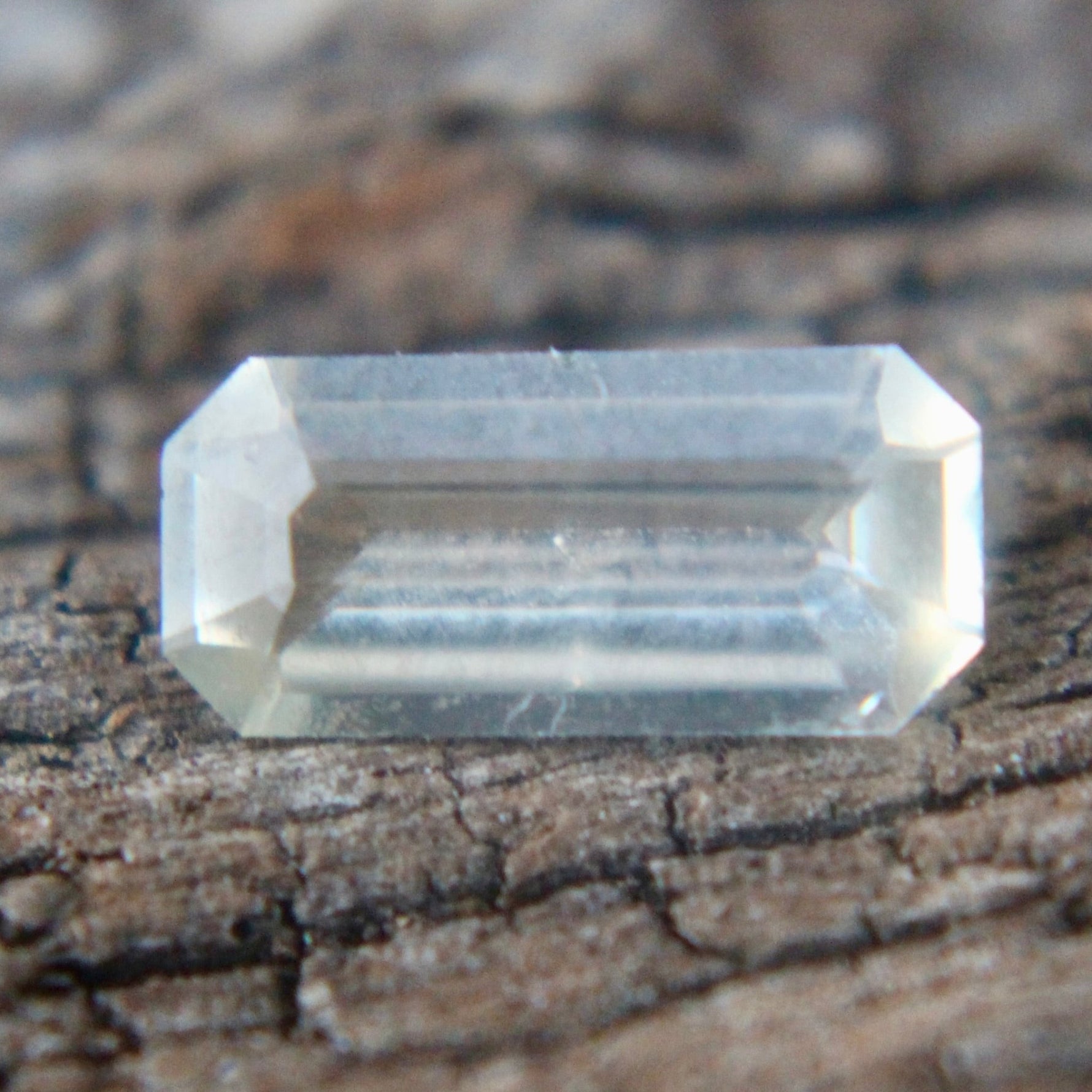 Natural white sapphire with subtle yellow tone SI clarity loose sapphire stone for jewelry designers