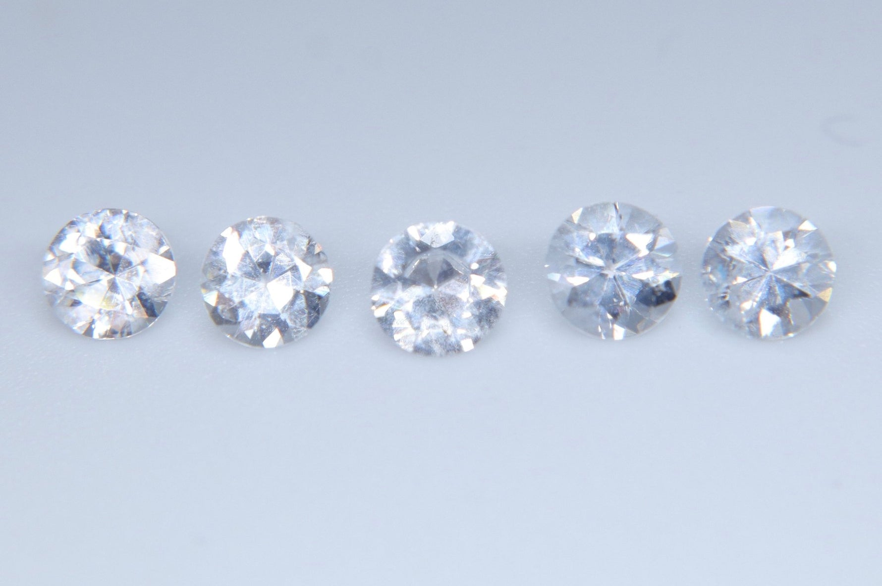 Natural White Sapphires Set – Round Cut, 2.90 Carat - Sapphirepal