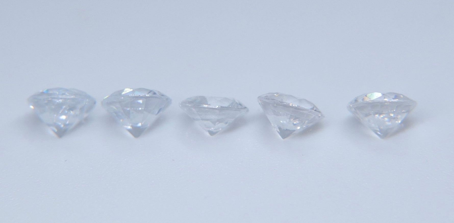 Natural White Sapphires Set – Round Cut, 2.90 Carat - Sapphirepal