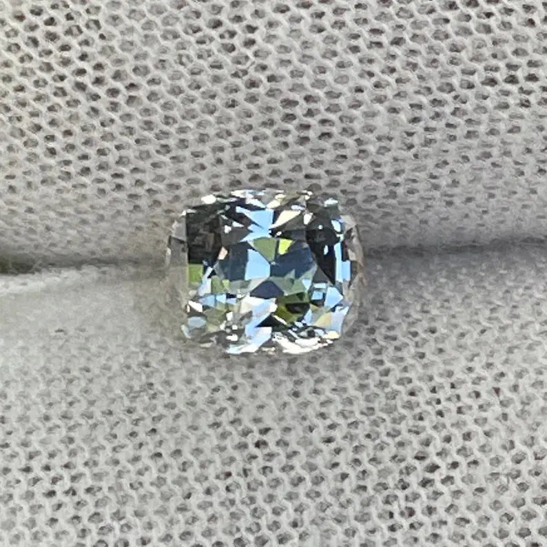 Natural White Sapphire - Sapphirepal