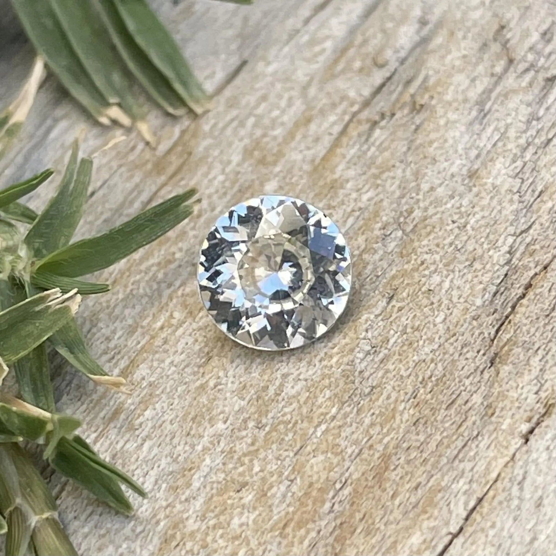 Natural White Sapphire - Sapphirepal