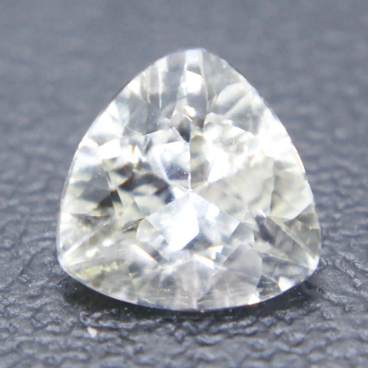 Natural White Sapphire - Sapphirepal