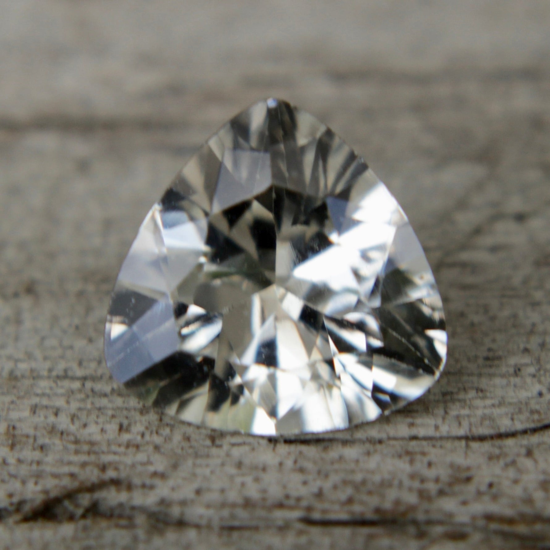 Natural White Sapphire - Sapphirepal