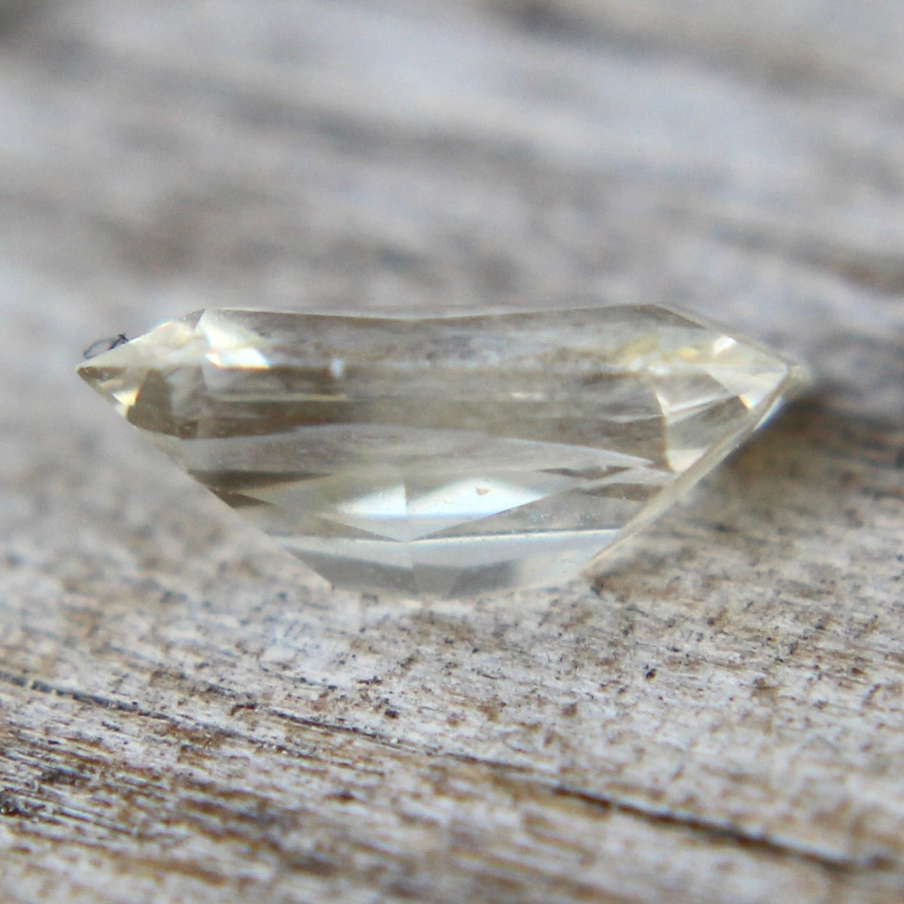 Natural White Sapphire - Sapphirepal