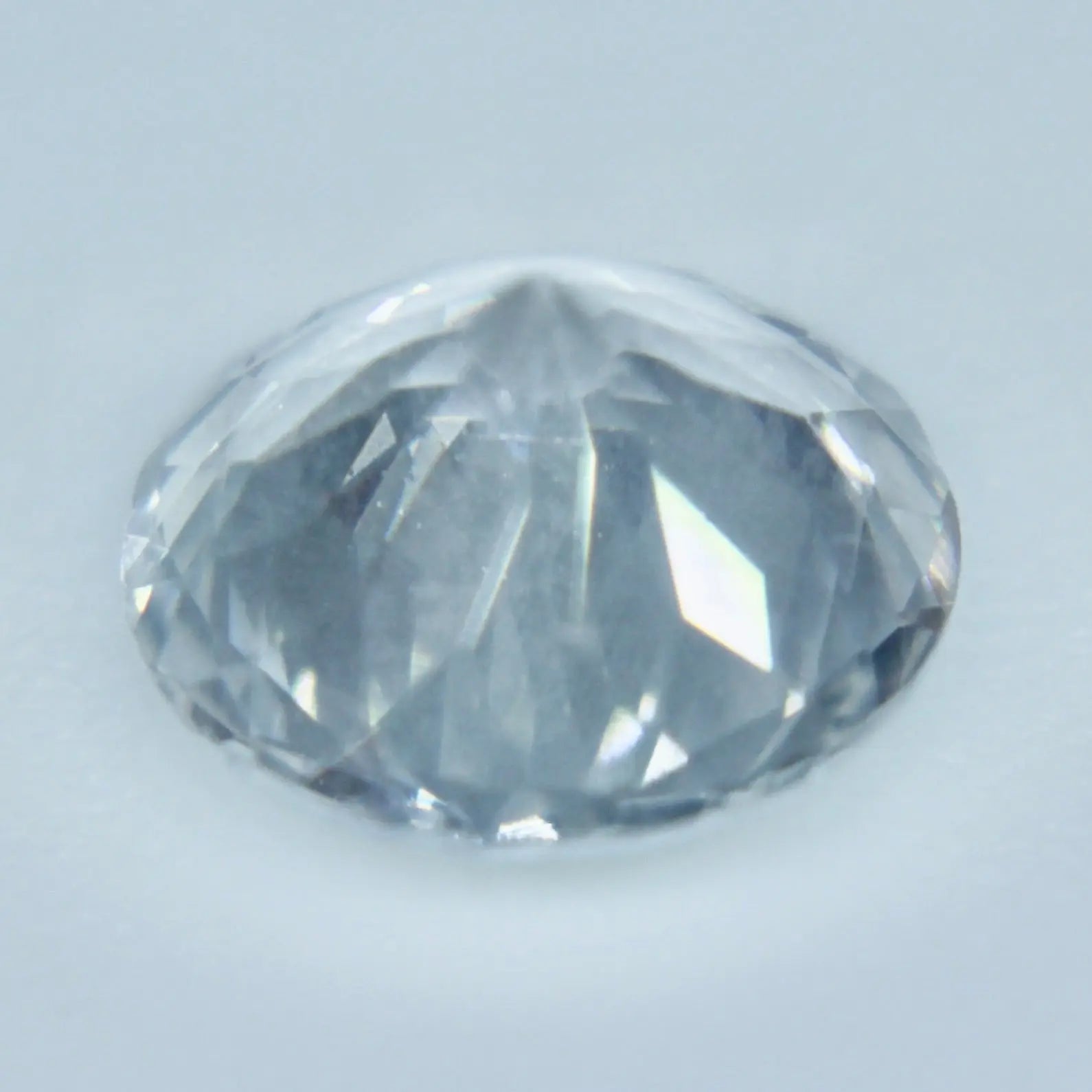 Unheated colourless sapphire 6.22×6.22×3.50 mm – face-up view