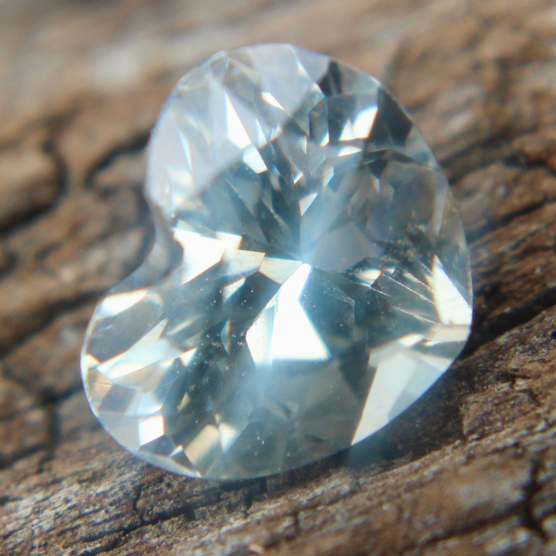 Natural White Sapphire - Sapphirepal