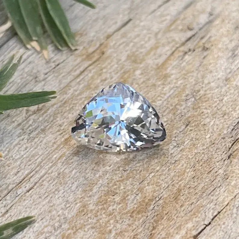 Natural White Sapphire - Sapphirepal