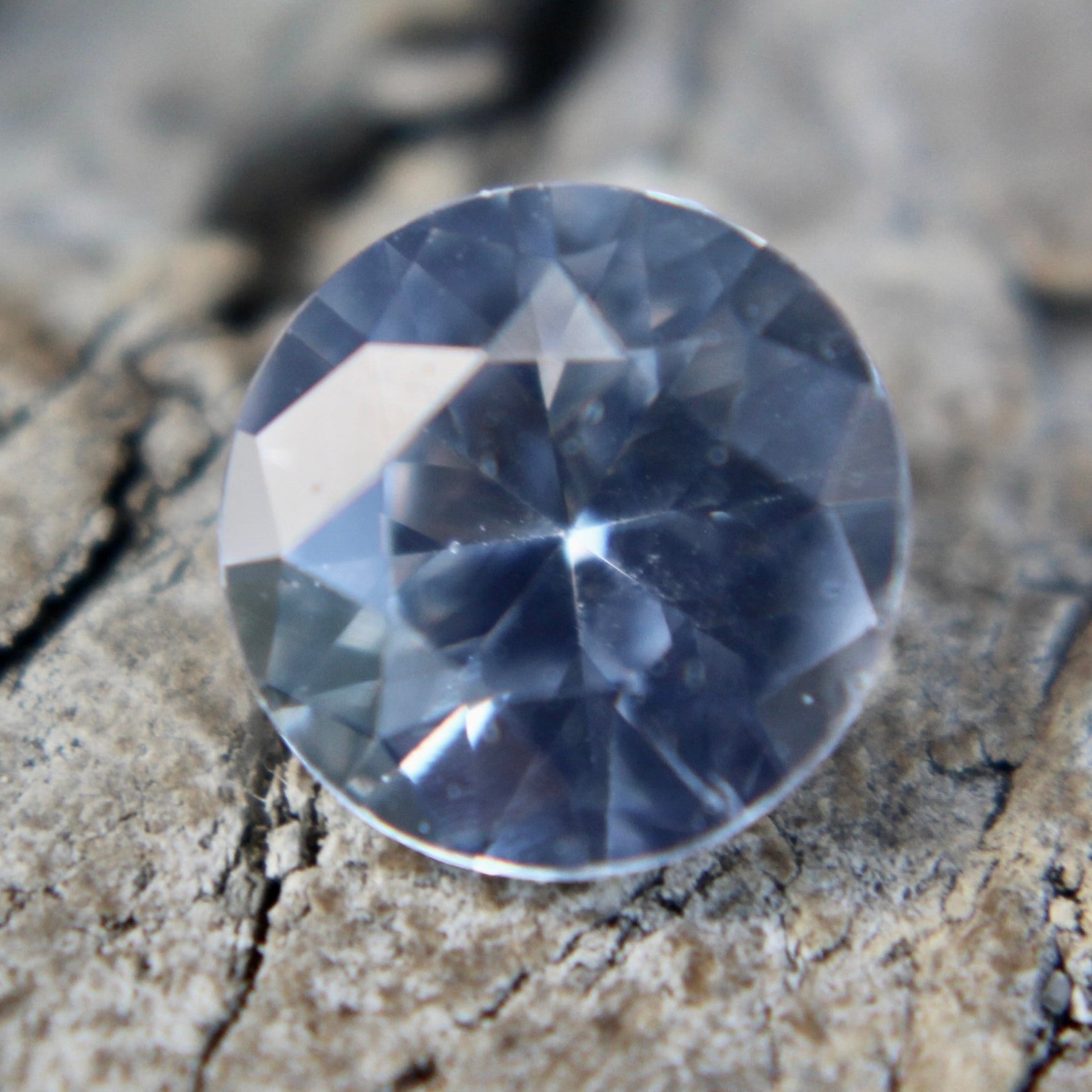 Natural Untreated Blue-White Sapphire Stone for Jewellers