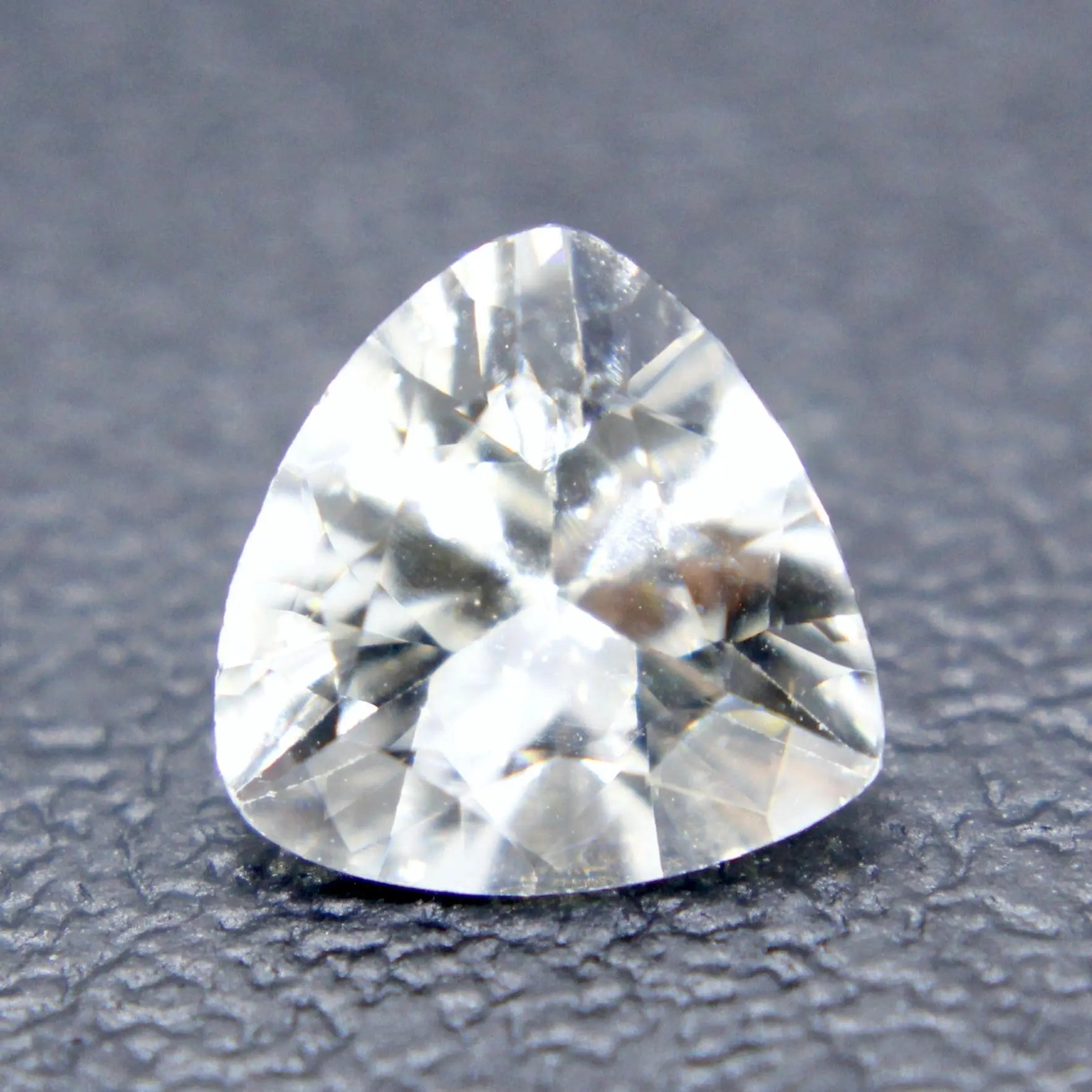 Natural White Sapphire - Sapphirepal