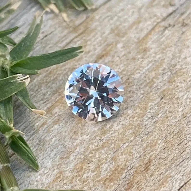 Natural White Sapphire - Sapphirepal