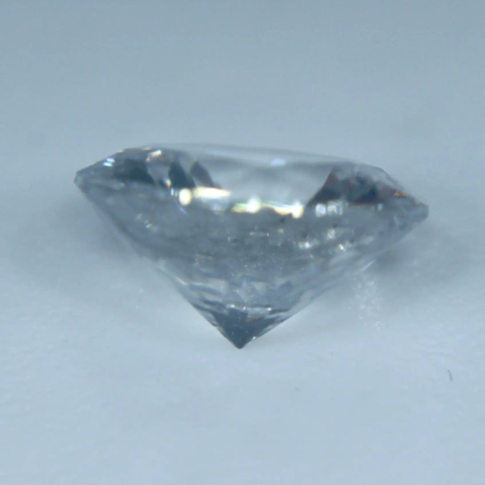 VVS white sapphire for engagement ring – round cut