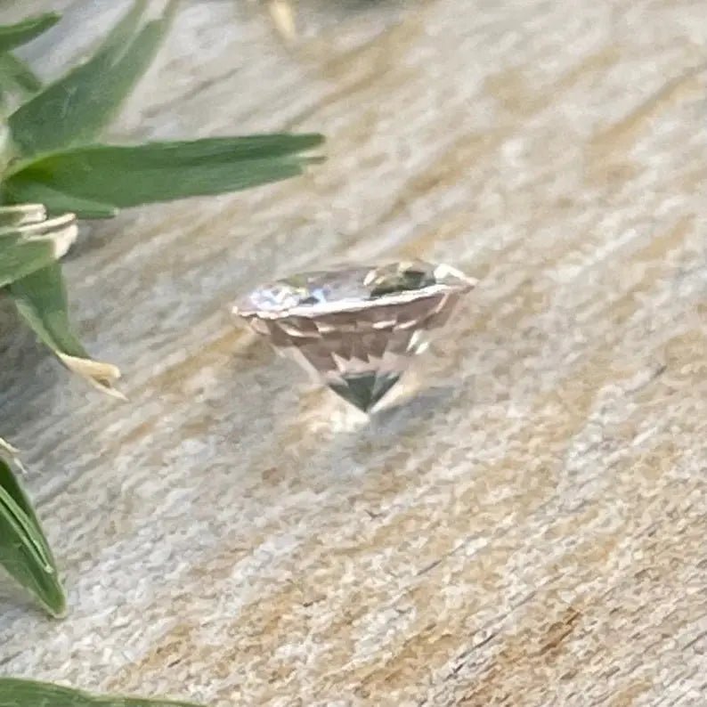 Natural White Sapphire - Sapphirepal