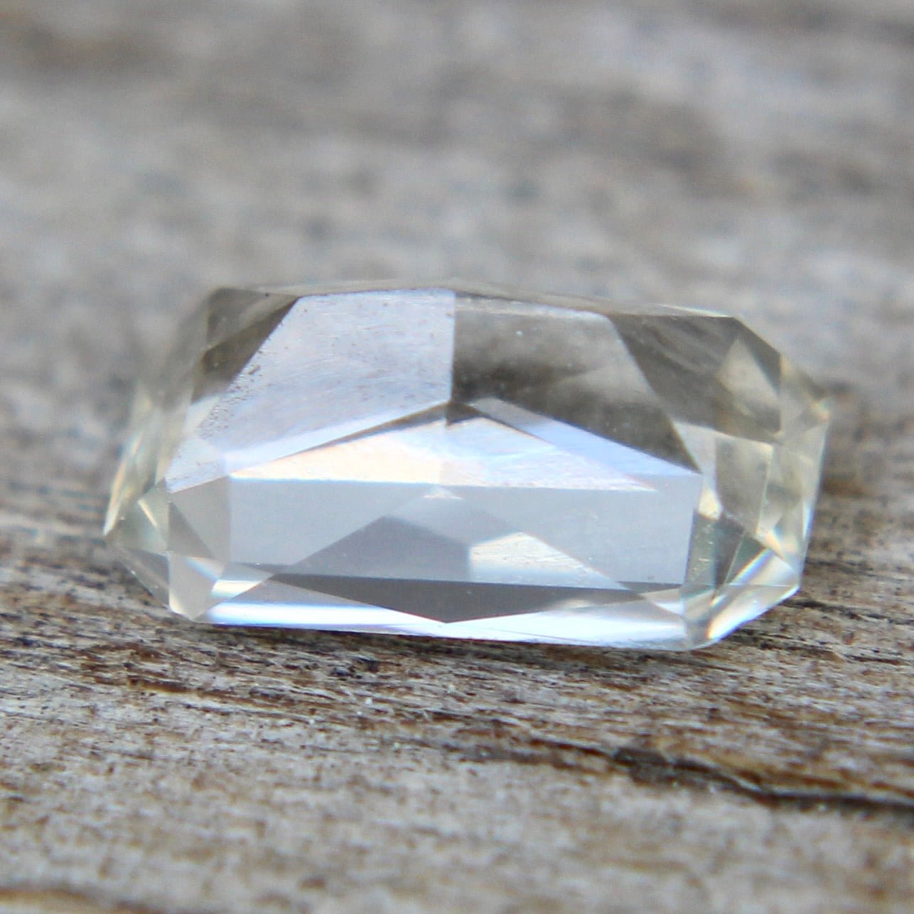 Natural White Sapphire - Sapphirepal