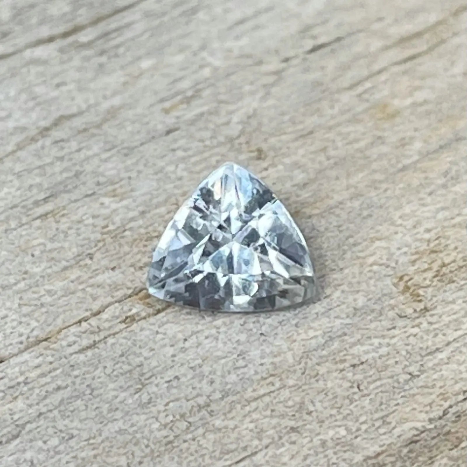Natural White Sapphire - Sapphirepal