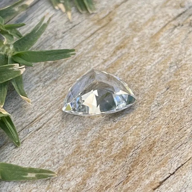 Natural White Sapphire - Sapphirepal