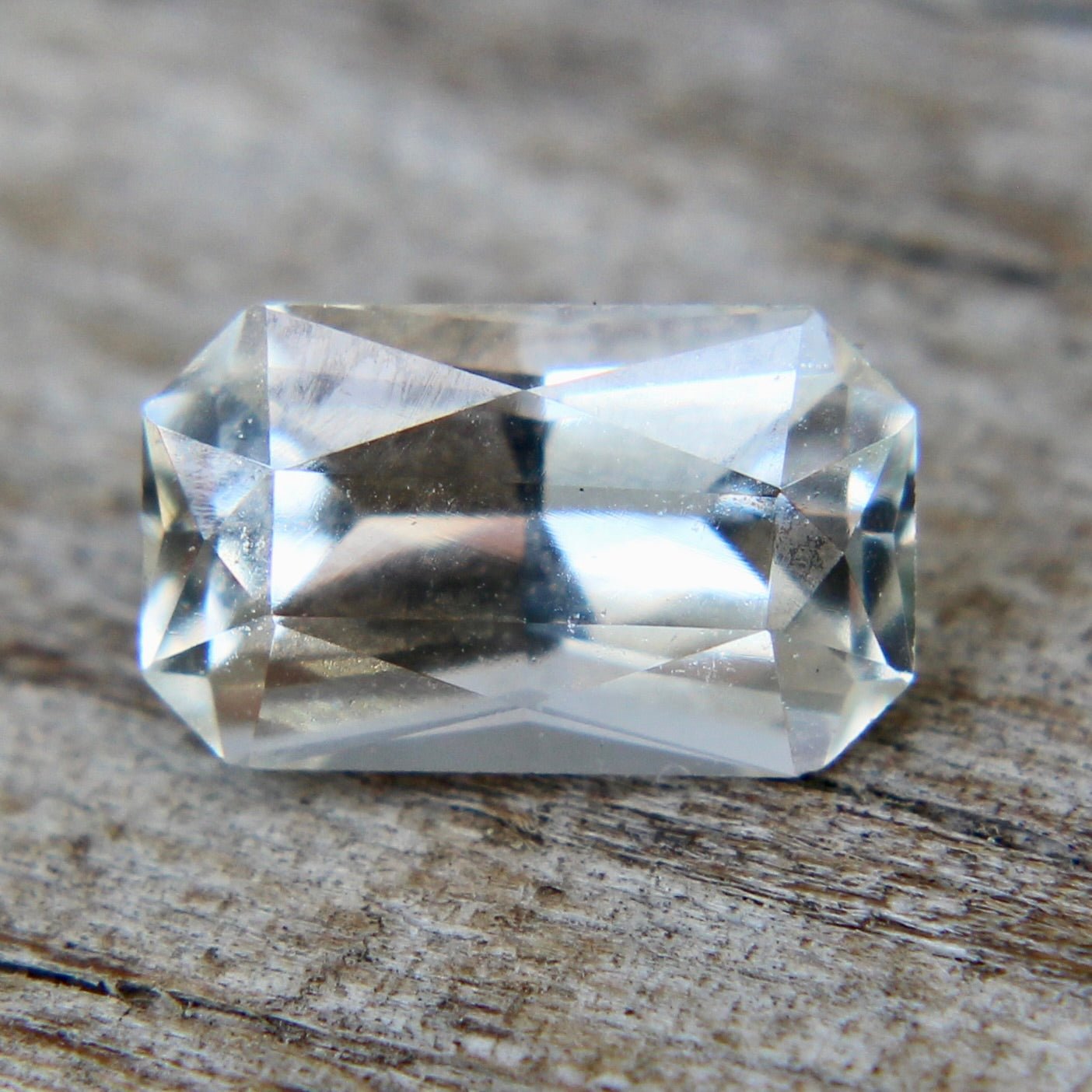 Natural White Sapphire - Sapphirepal