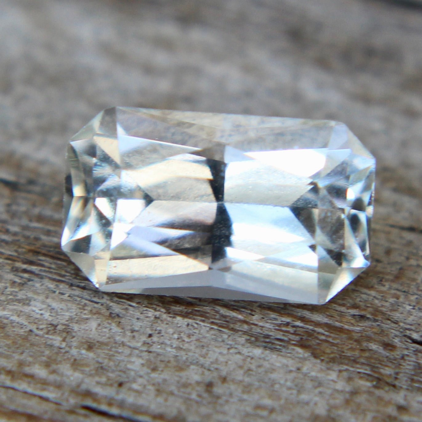 Natural White Sapphire - Sapphirepal