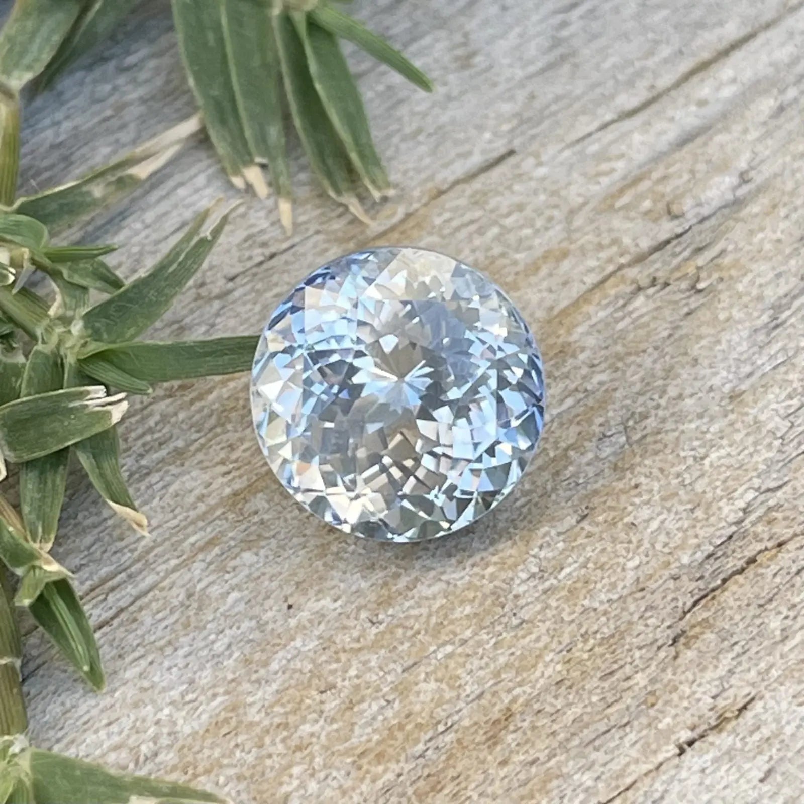 Natural White Sapphire - Sapphirepal