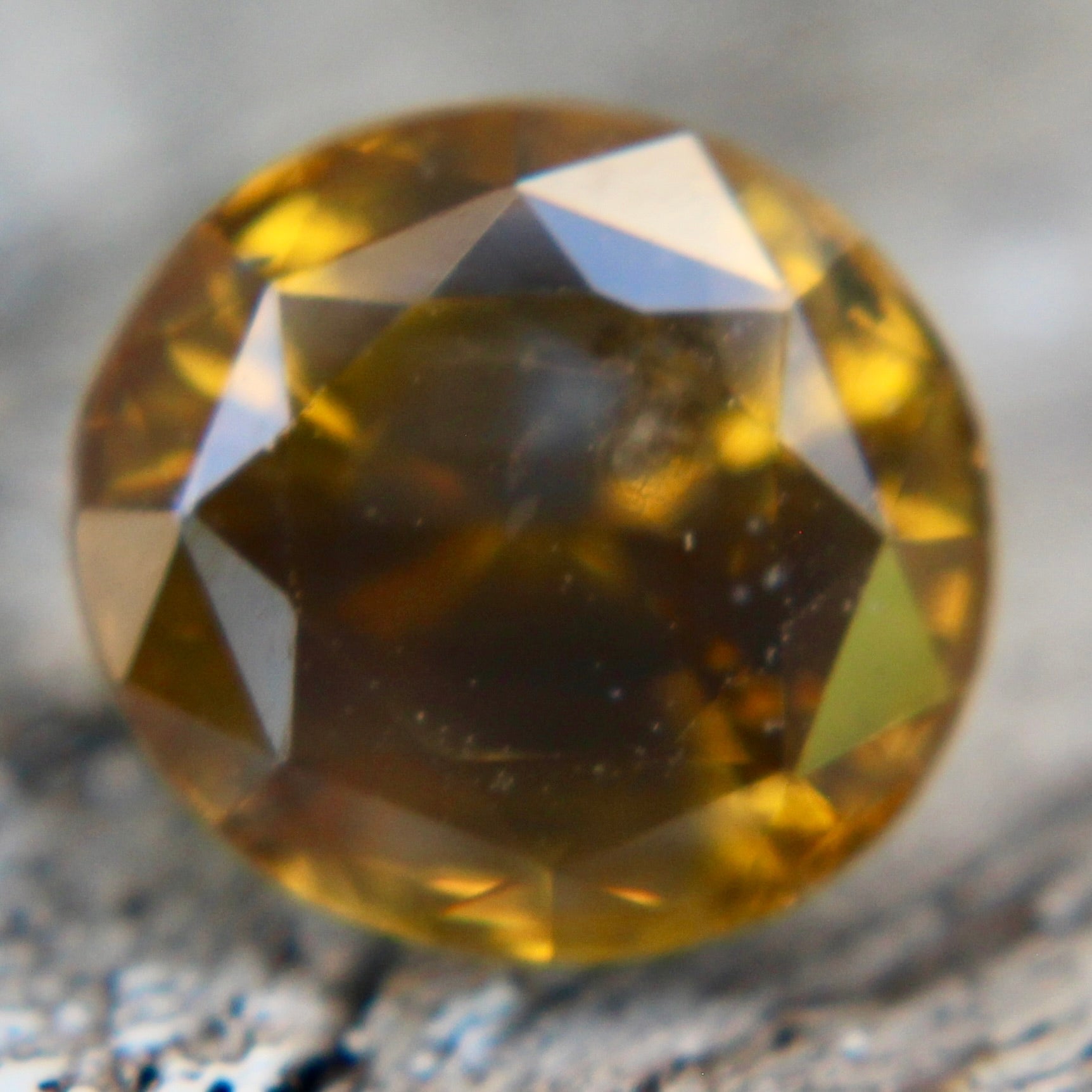 Natural Yellow Blue Sapphire - Sapphirepal