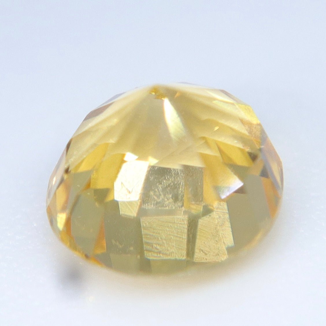 Natural Yellow Sapphire – 0.90 Carat Unheated Ceylon Round (VS Clarity) - Sapphirepal
