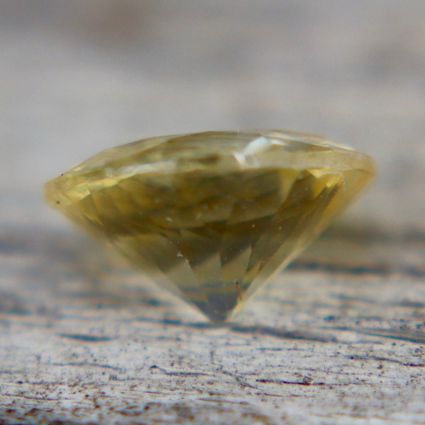 Natural Yellow Sapphire | 1.06 Carat Round Cut | Unheated | VVS Clarity | Ceylon Origin - Sapphirepal
