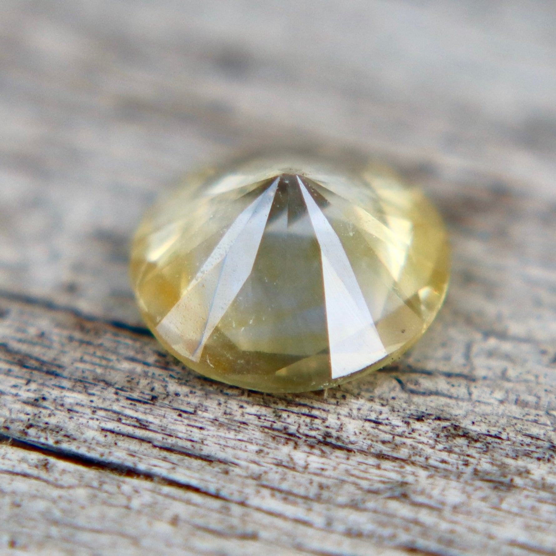 Natural Yellow Sapphire | 1.06 Carat Round Cut | Unheated | VVS Clarity | Ceylon Origin - Sapphirepal